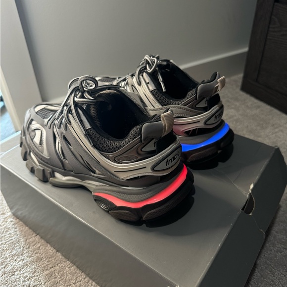 Balenciaga Women’s Track 2 LED - Picture 5 of 5